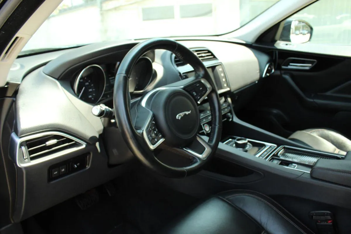 JAGUAR - F-Pace - 2.0 D 180 CV AWD aut. Portfolio