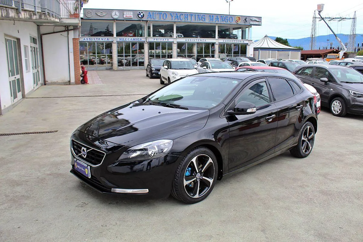 VOLVO - V40 -  D2 R-design Kinetic