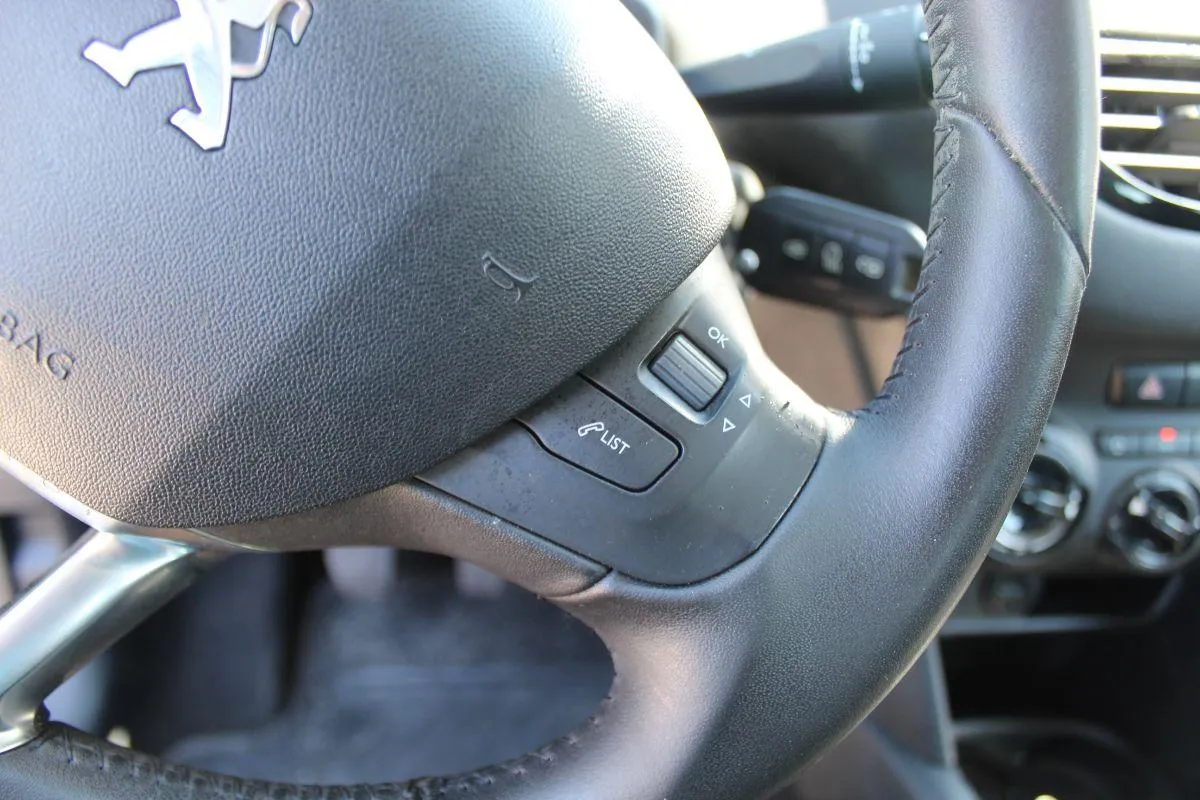 PEUGEOT - 208 - PureTech 82 3p. GPL Access